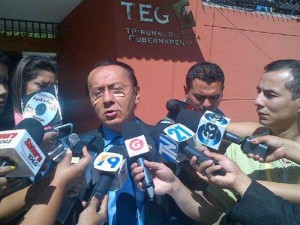 Ministro de Obras Públicas Transporte Vivienda y Desarrollo Urbano: Gerson Martínez.