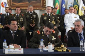 Ministro de Defensa: David Munguía Payés.