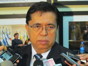 Secretario Tecnico de la presidencia: Roberto Lorenzana.