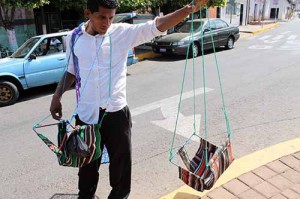 Artesanos de distintos lugares del occidente llegaba ofrecer sus productos a Ahuachapán.