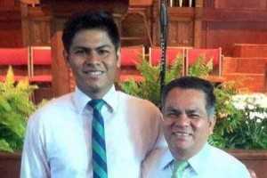 Obed Díaz, con su padre.