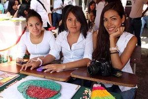 La juventud le huye a ser calificada como política por profesión.