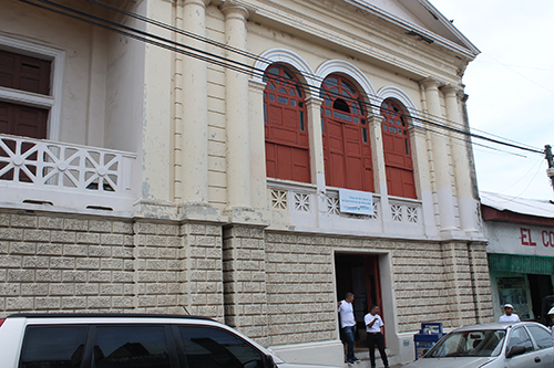 Edificio que alberga la Casa de la Cultura usuluteca.