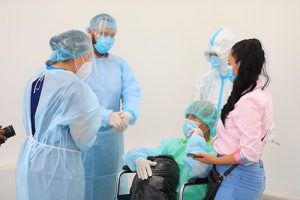 Ministro Francisco Alabí da alta a pacientes de Covid-19