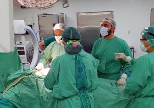 Alabí, del despacho al quirófano