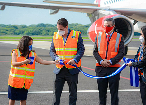 autoridades inauguran la reapertura de vuelos comerciales n el Aeropuerto Internacional.