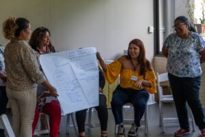 AES El Salvador y FUNDEMAS impulsan el liderazgo femenino