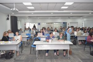 Voces Vitales formará en bienestar financiero a mujeres